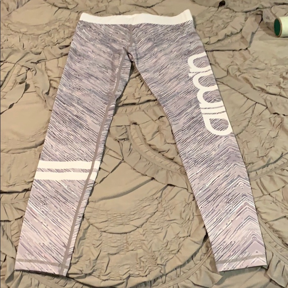 Grey & white patterned AIM’N leggings